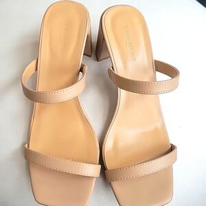 Banana Republic 3" Block heel Nude Strappy sz 7 1/2 Used Once Like New